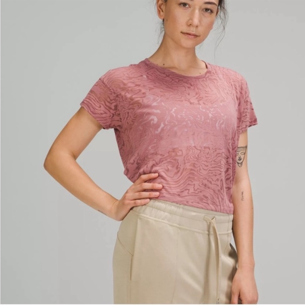 lululemon cates veil tee NWOT never worn